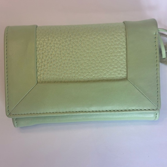 Handcrafted by Artisans Medium Woven Genuine Leather Bi-Fold Wallet. (D237) - Picture 4 of 7